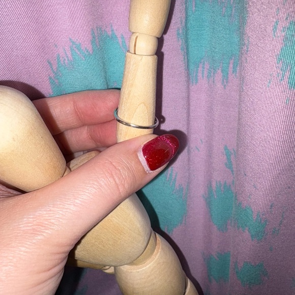 Elegant Silver and Blue Gemstone Ring - Picture 2 of 5